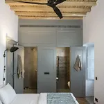 Apartment One Manto Square