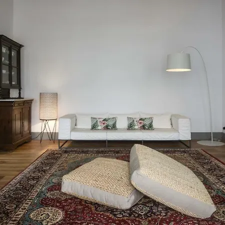 Apartment One Manto Square *