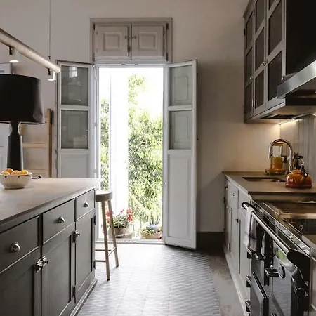 One Manto Square Apartment *