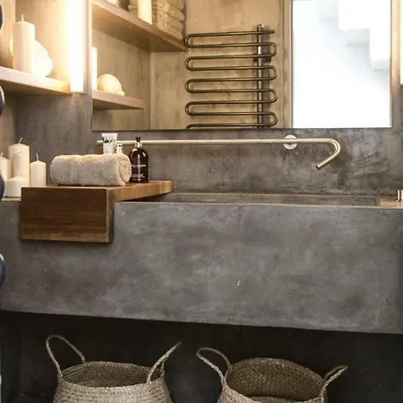 One Manto Square Apartment *