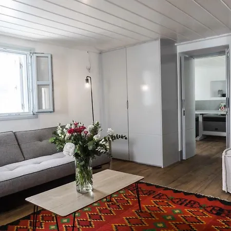 Apartment One Manto Square