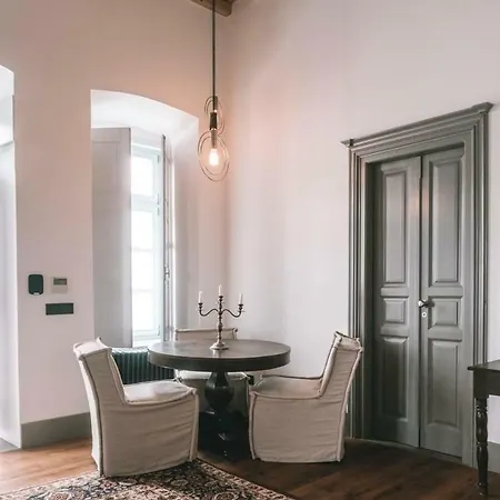 Apartment One Manto Square *