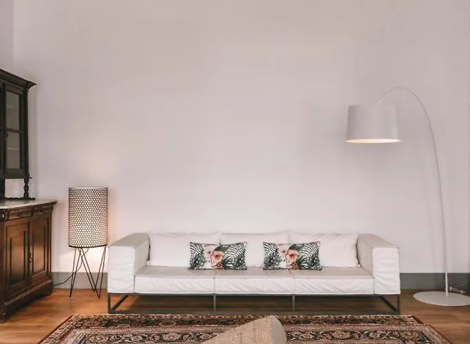 Apartment One Manto Square