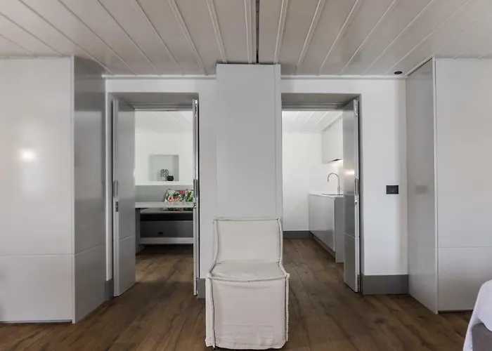 Apartment One Manto Square