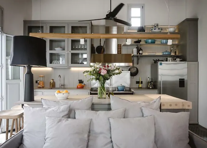 One Manto Square Apartment *