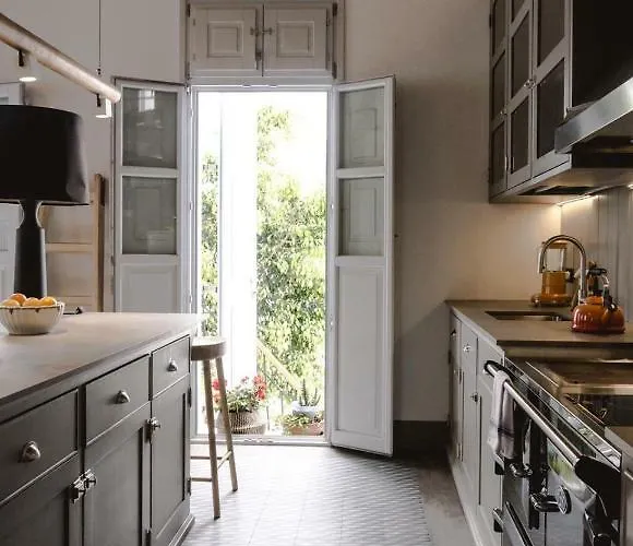 One Manto Square Apartment *