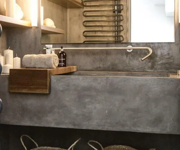 One Manto Square Apartment *