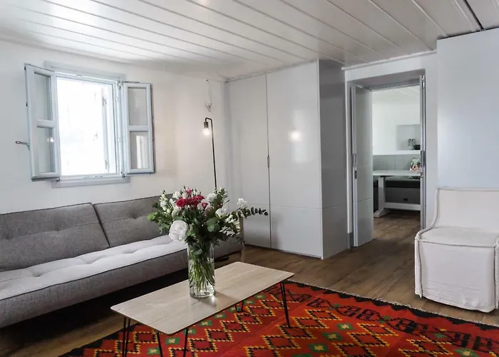 Apartment One Manto Square