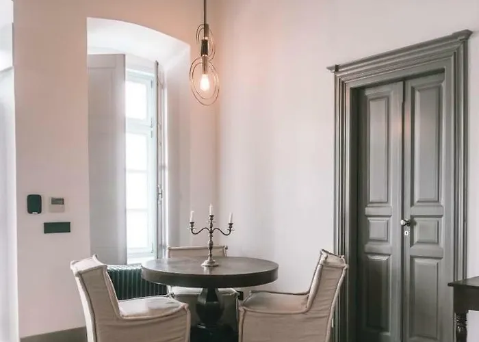 Apartment One Manto Square *